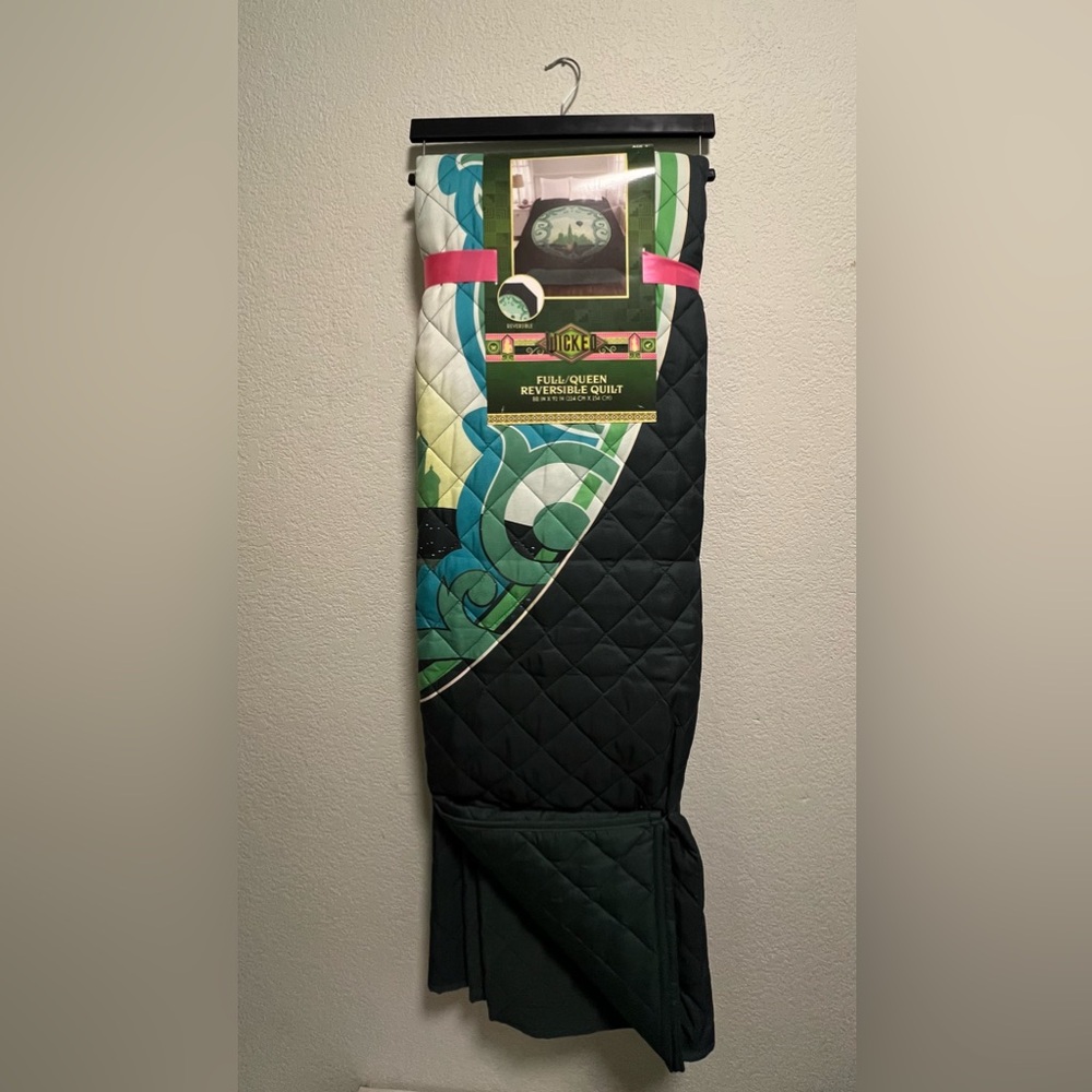 Universal Studios Wicked Reversible Quilt Full Queen Emerald City Glinda Elphaba